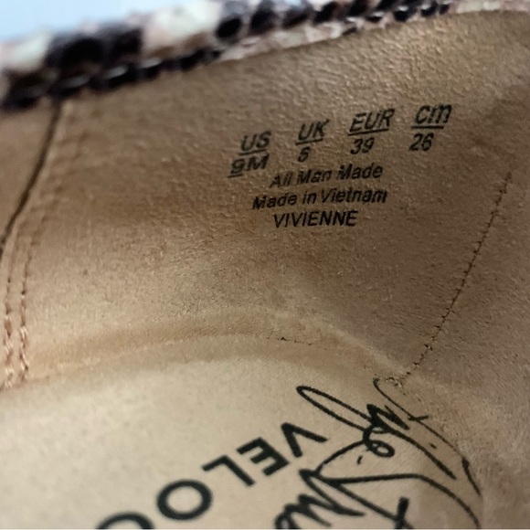 Life Stride Velocity 2.0 Vivian’s Snakeskin Flats, Size 9, NWoT - Picture 7 of 8